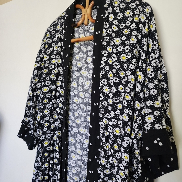Long floral daisy maxi kimono - Picture 6 of 9